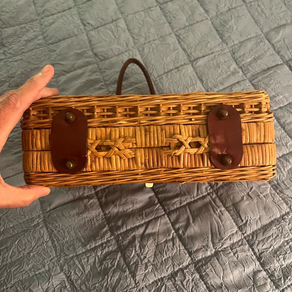 Etienne Aigner Vintage Iconic Wicker Hqndbag in Aigner signature burgundy - Picture 7 of 9